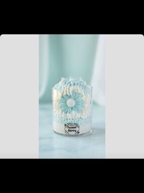 Aqua Daisy Candle
